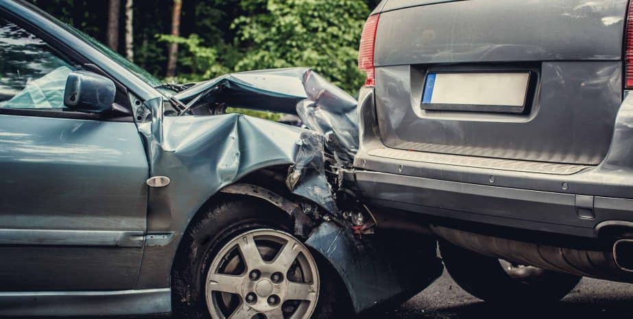 Hakiminjurylaw insurance agent working car accident claim process